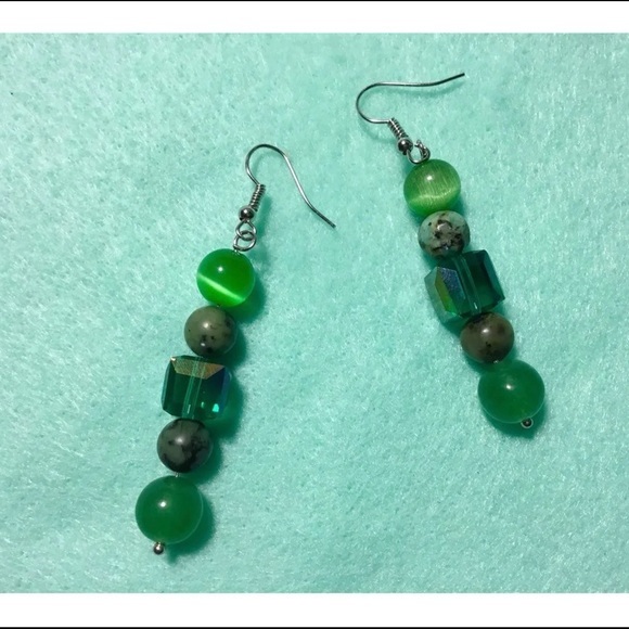 Jade Cat’s Eye Bead Earrings - Picture 3 of 7